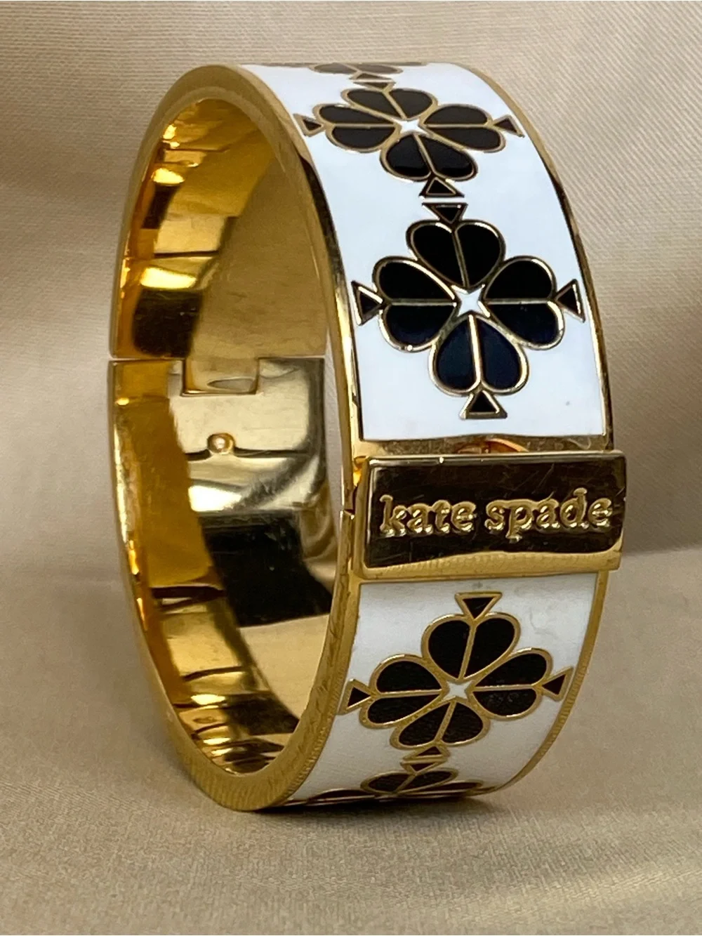 Kate Spade Heritage Spade Hinged Bangle